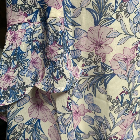 Vince Camuto Flowing Floral V Neck Ruffle Lined Spring Blouse L - Picture 5 of 7